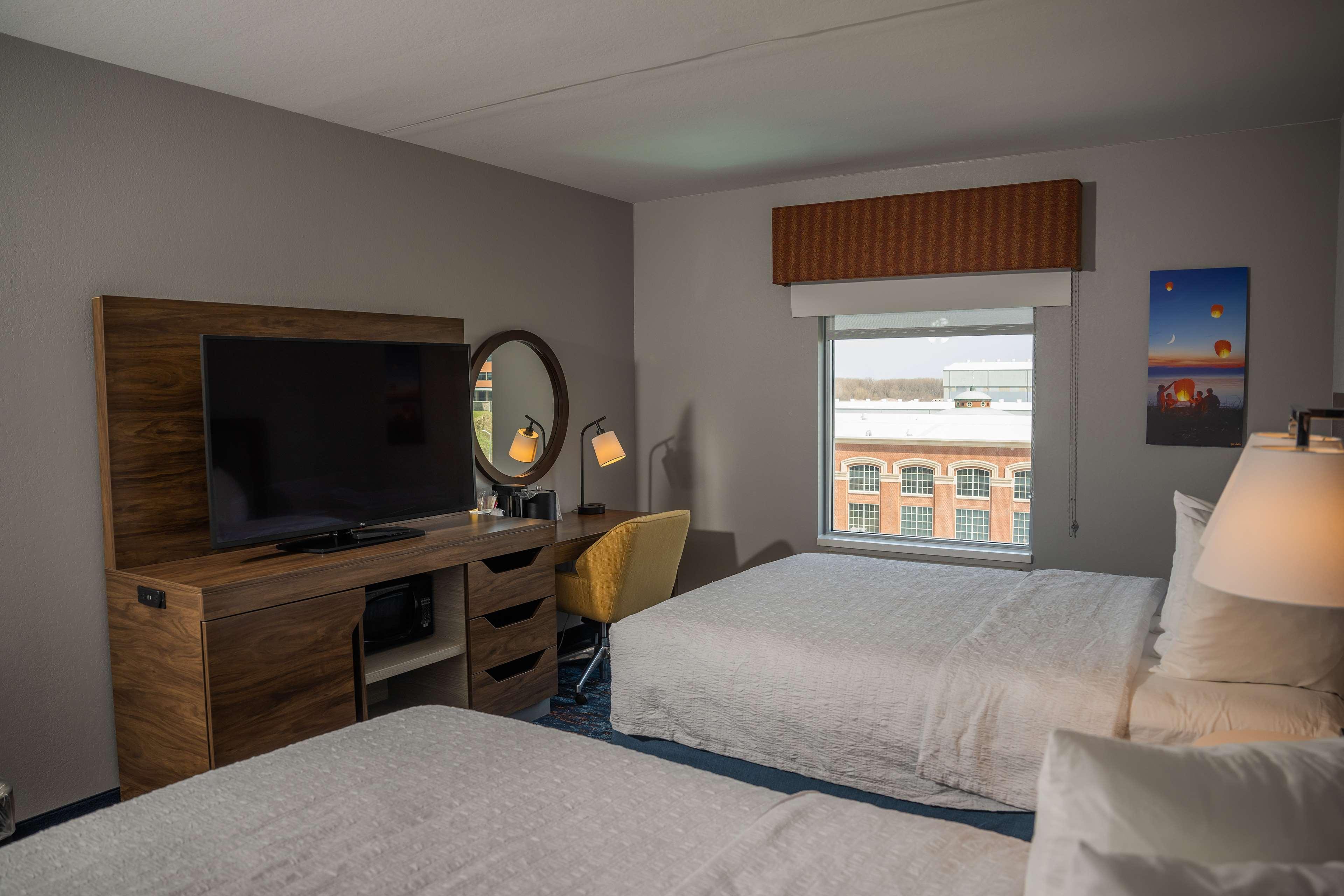 hampton inn and suites erie bayfront