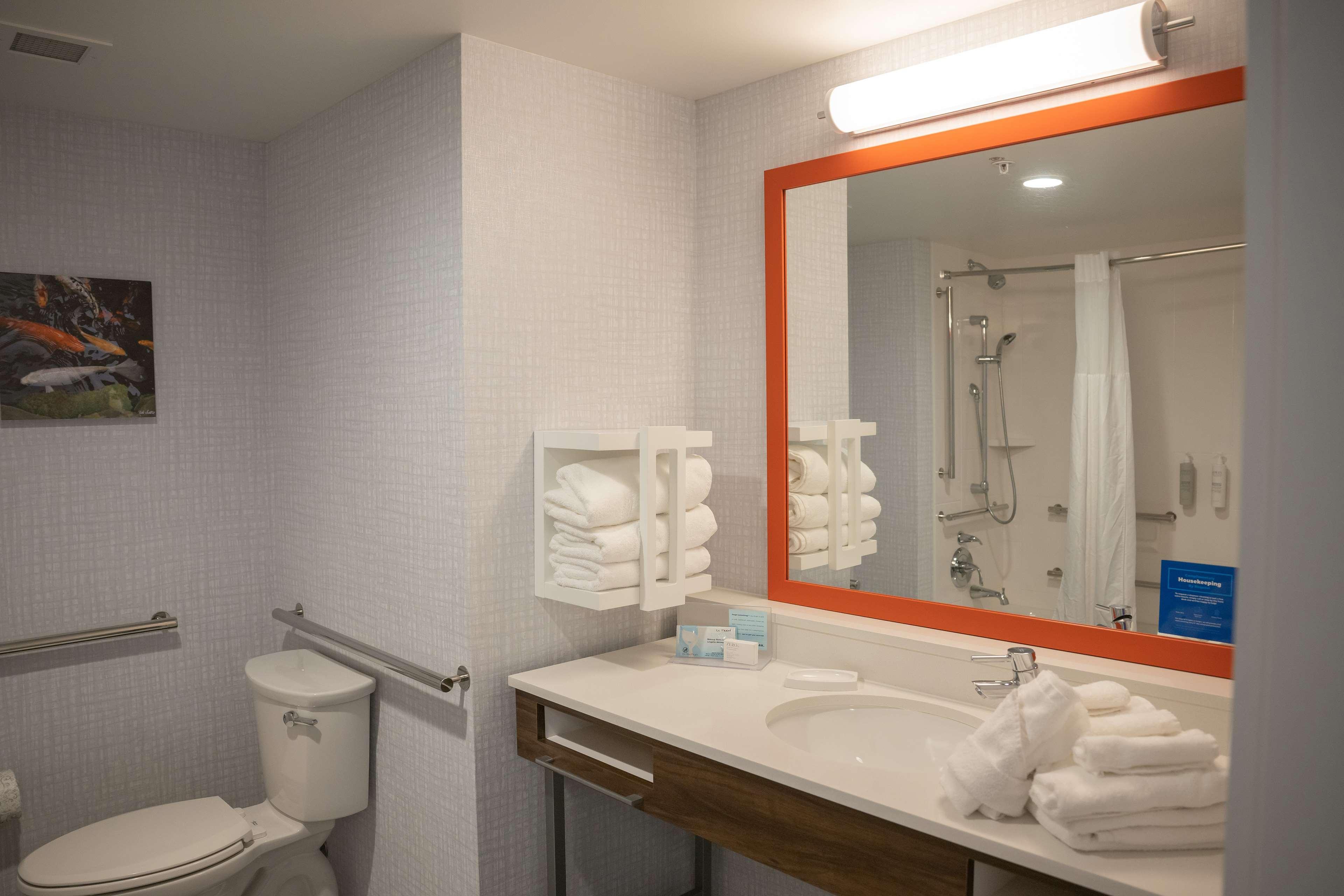 hampton inn and suites erie bayfront