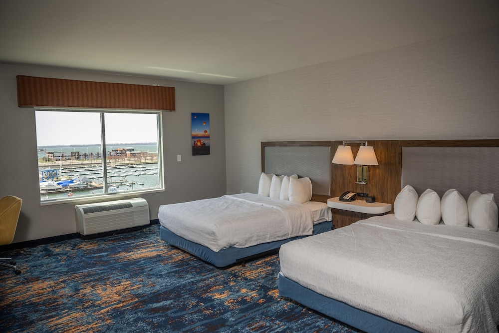 hampton inn and suites erie bayfront