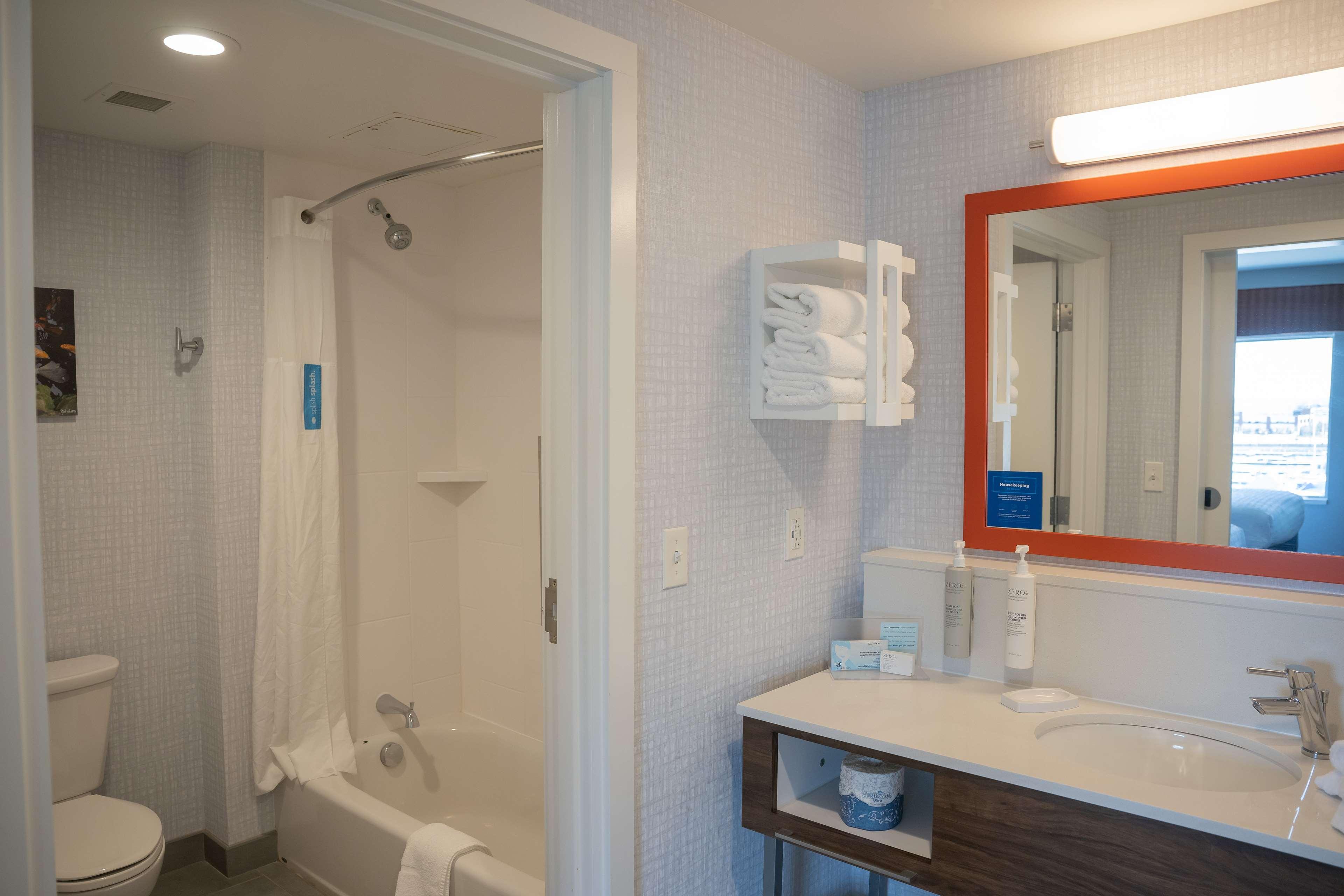 hampton inn and suites erie bayfront