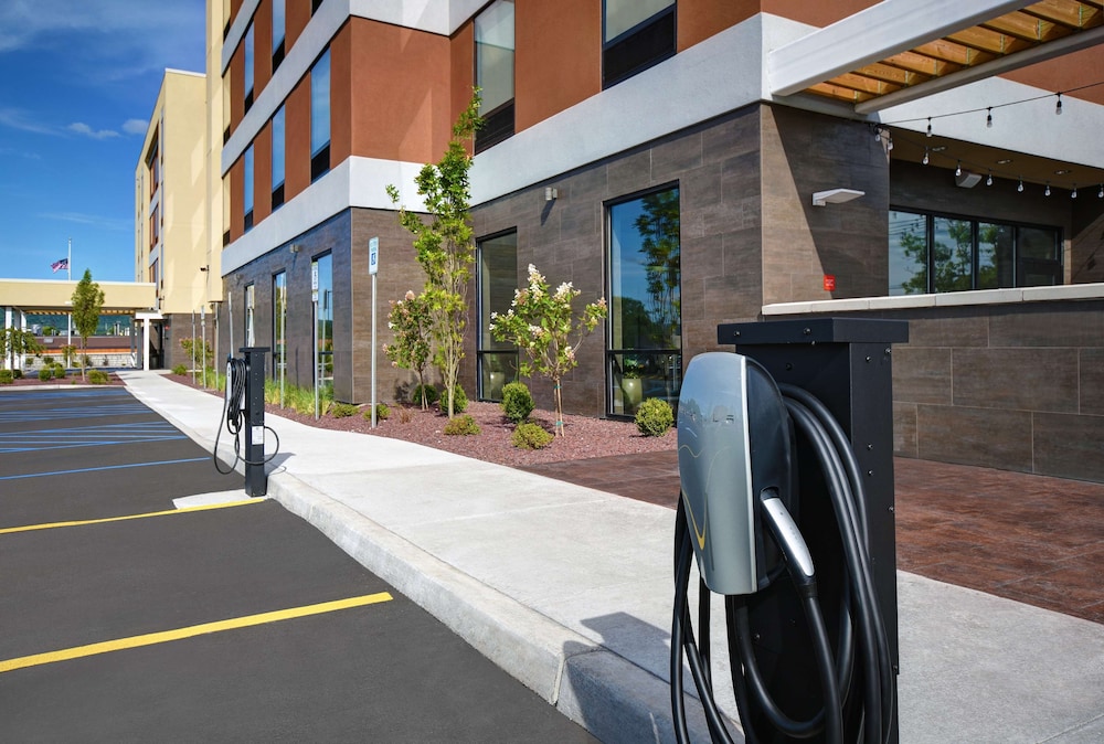 home2 suites by hilton utica ny