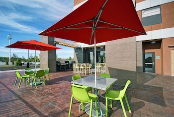 home2 suites by hilton utica ny