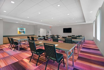 home2 suites by hilton utica ny