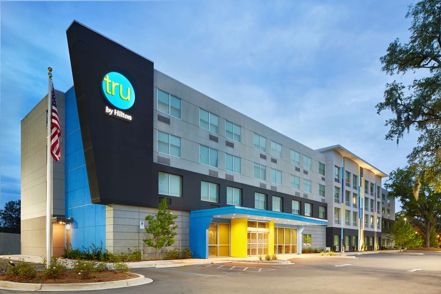 tru by hilton charleston airport