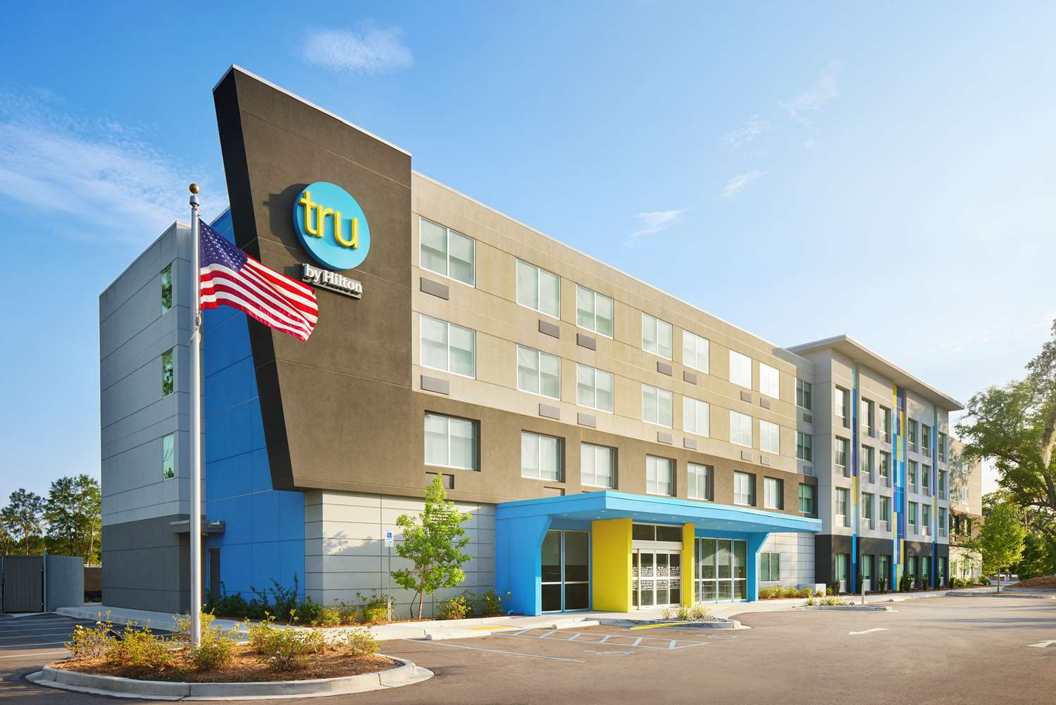 tru by hilton charleston airport