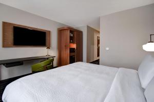 fairfield inn and suites by marriott grand rapids wyoming