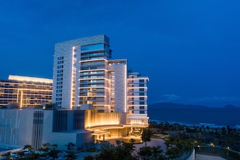 hoiana hotel and suites