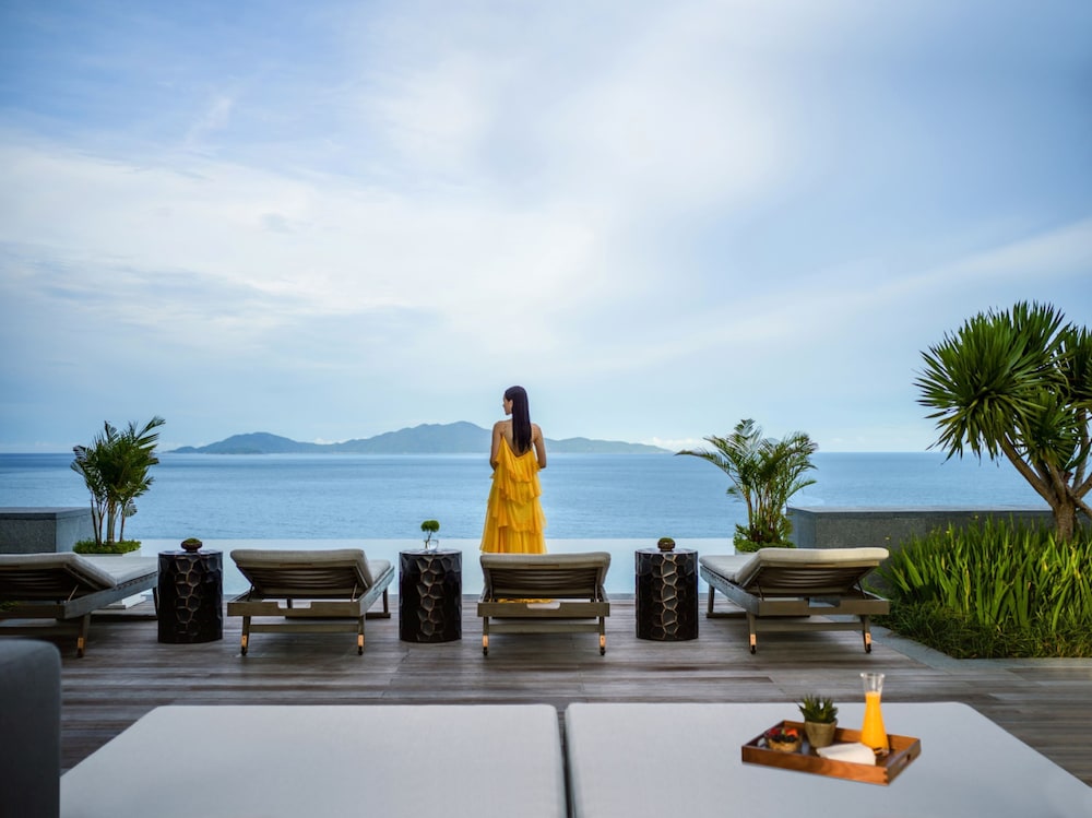 hoiana hotel and suites