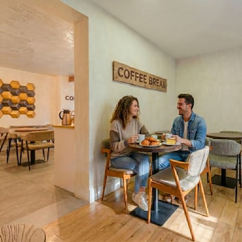 lx51 studios and suites by apt iin lisbon center