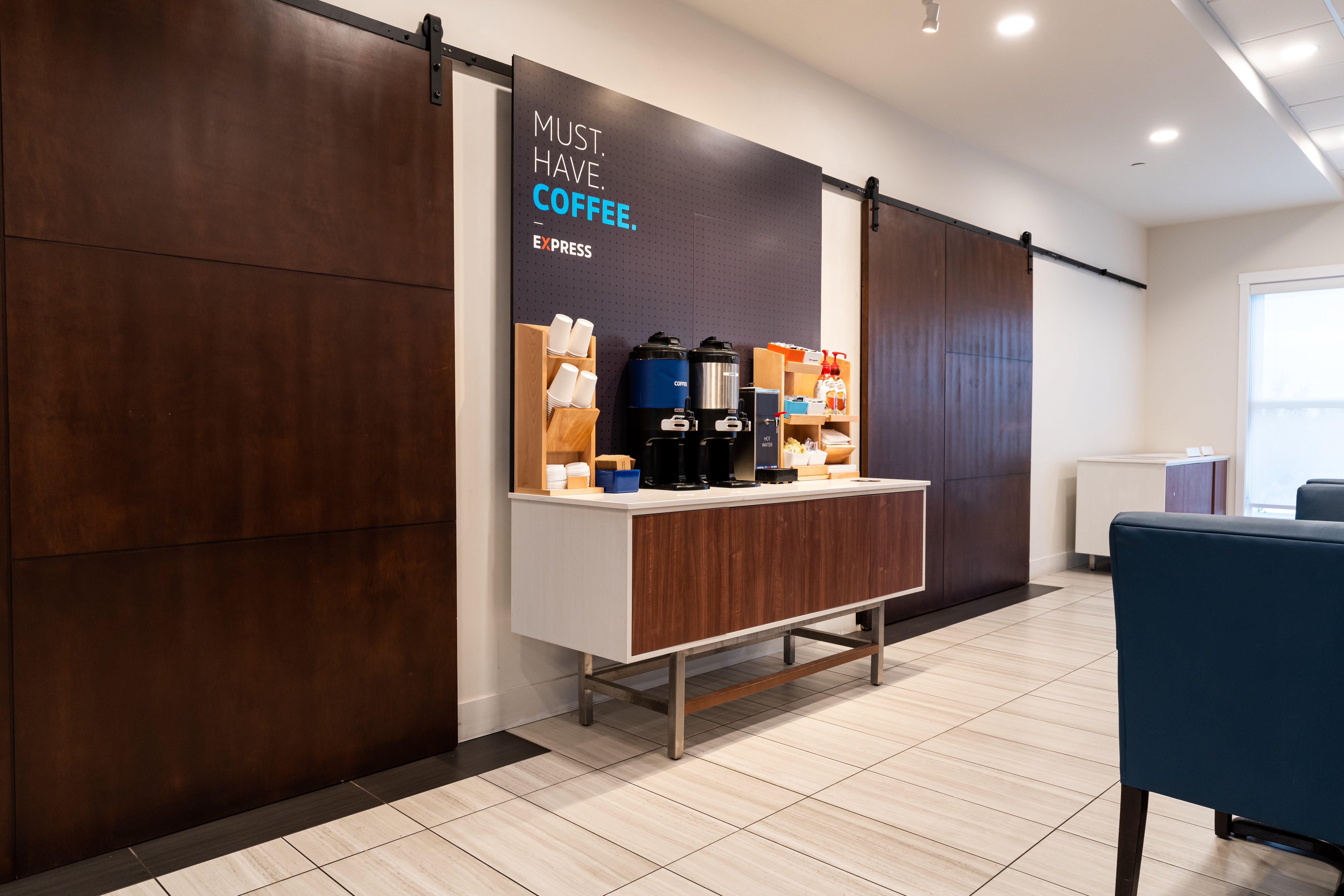 holiday inn express and sts edmonton sw windermere