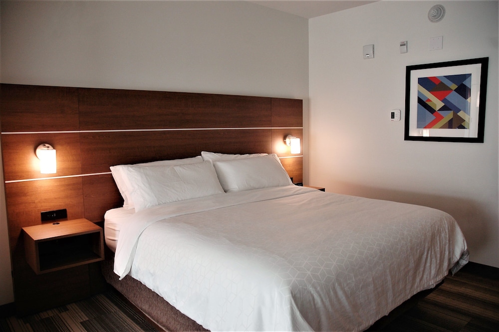 holiday inn express and sts edmonton sw windermere