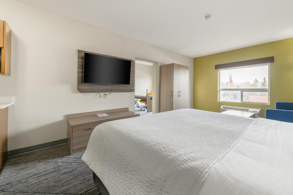 holiday inn express and sts edmonton sw windermere