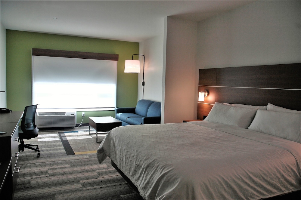 holiday inn express and sts edmonton sw windermere