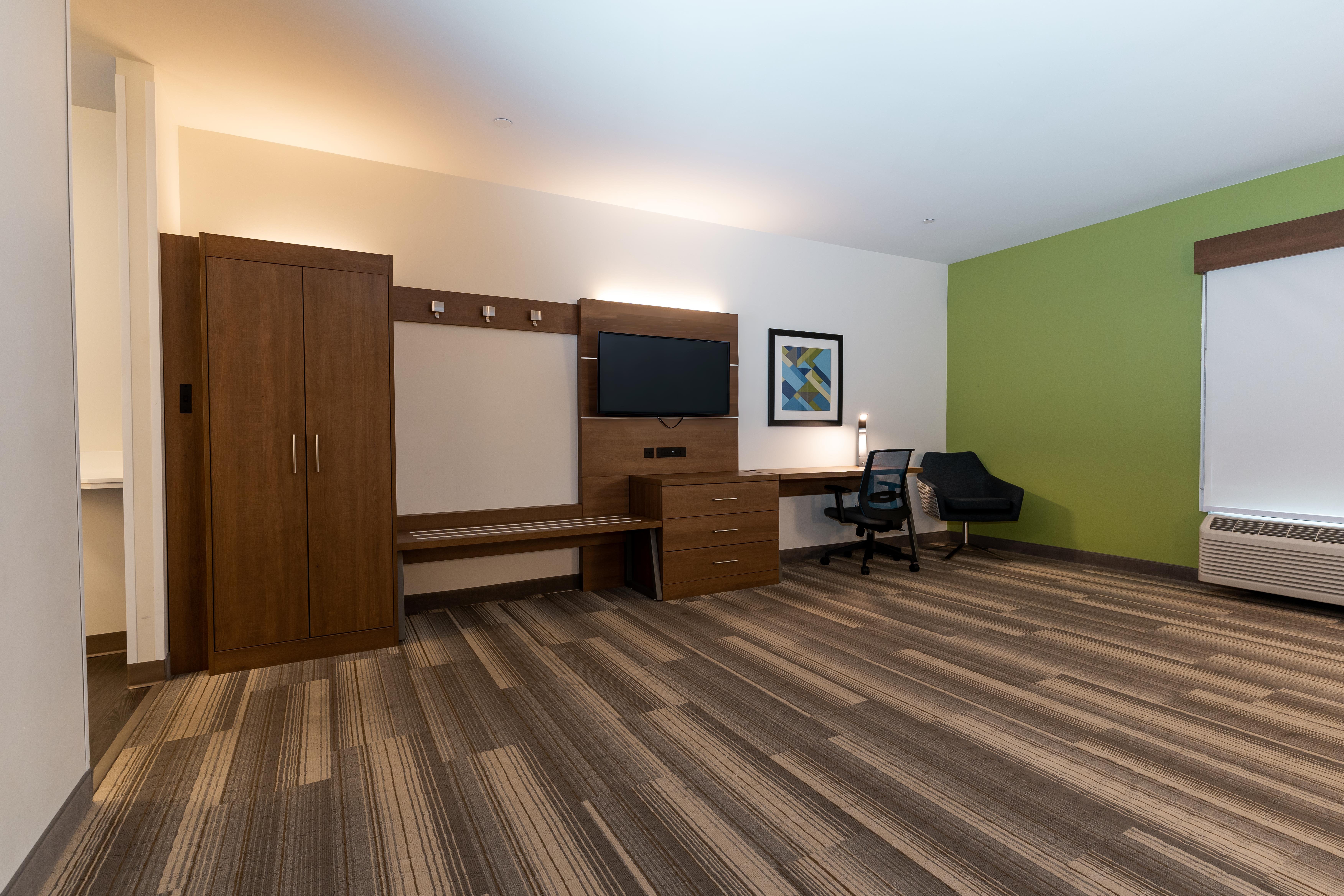 holiday inn express and sts edmonton sw windermere