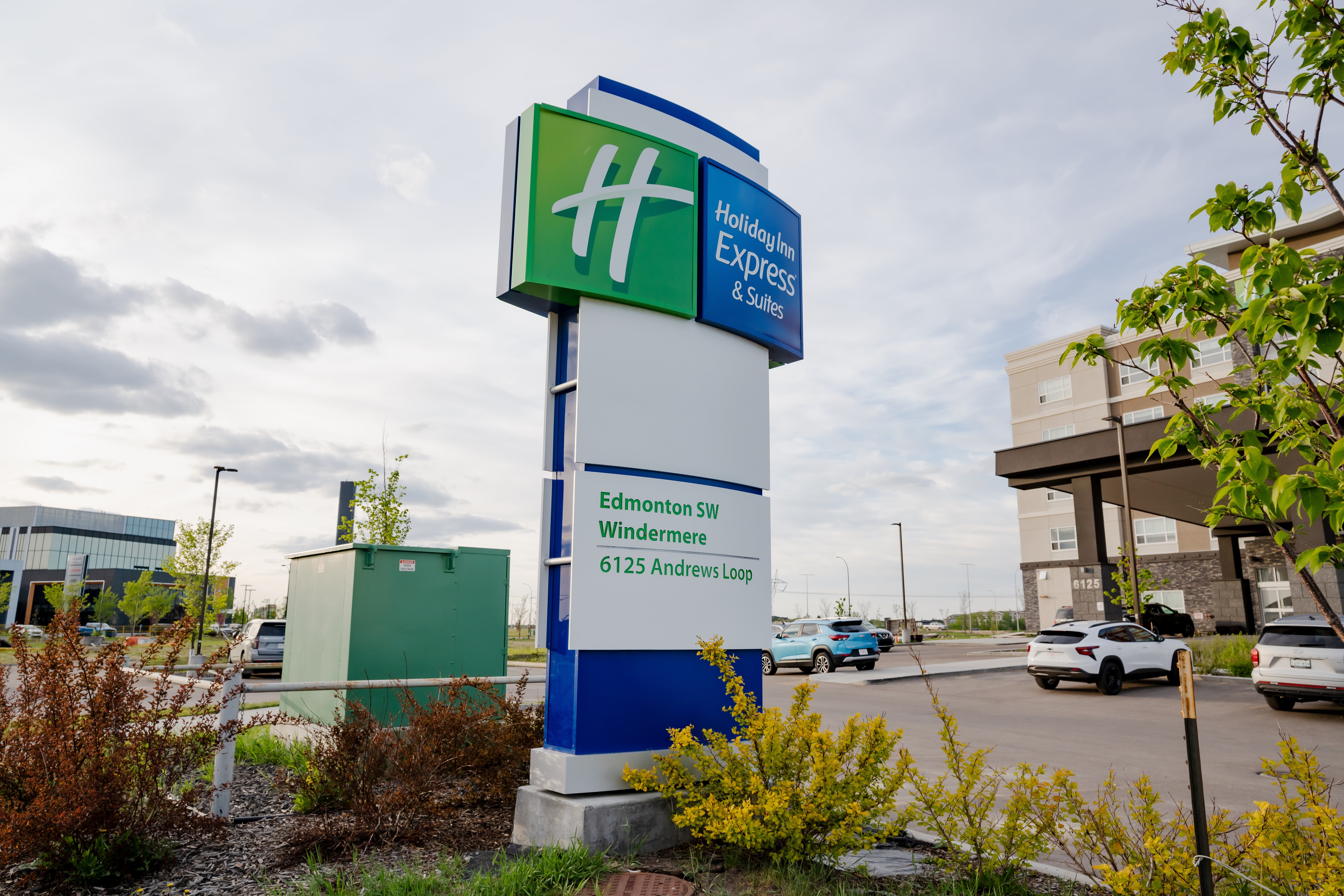 holiday inn express and sts edmonton sw windermere