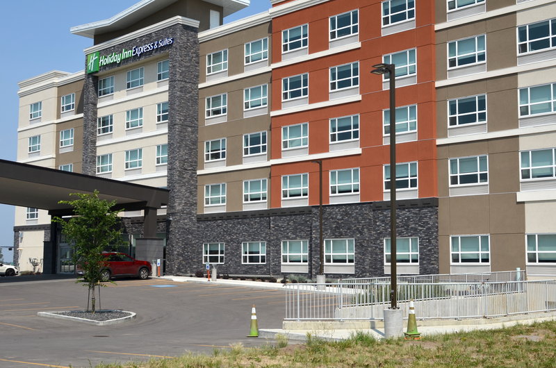 holiday inn express and sts edmonton sw windermere