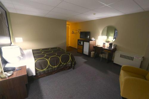 Super 8 By Wyndham Hearst On,Hearst>>Cochrane,2 star
