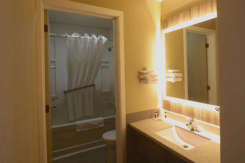 Super 8 By Wyndham Hearst On,Hearst>>Cochrane,2 star