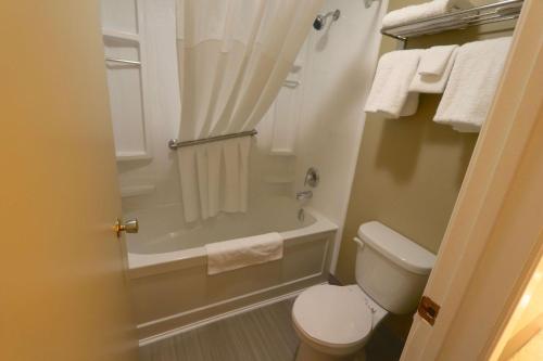 Super 8 By Wyndham Hearst On,Hearst>>Cochrane,2 star