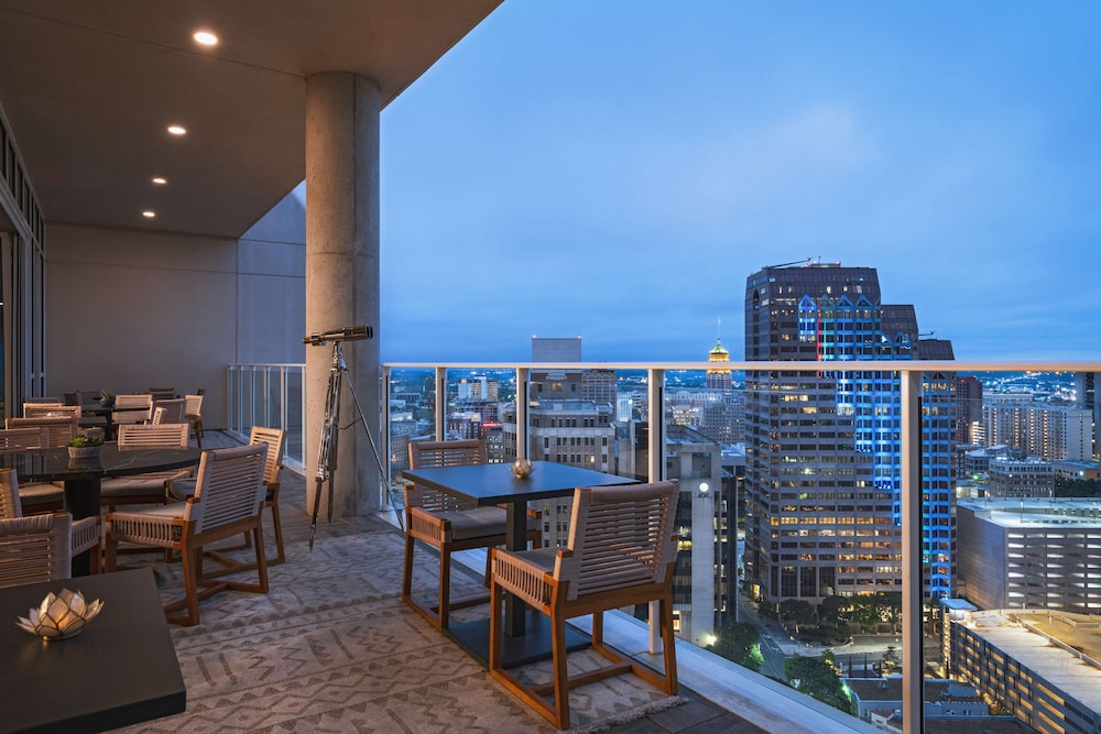 thompson san antonio riverwalk