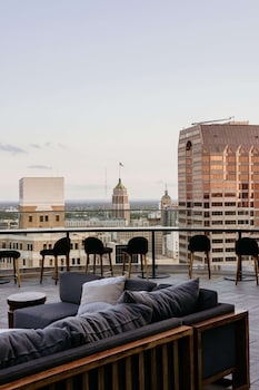 thompson san antonio riverwalk