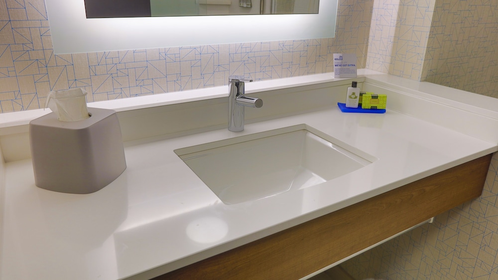 holiday inn express and suites welland an ihg hotel