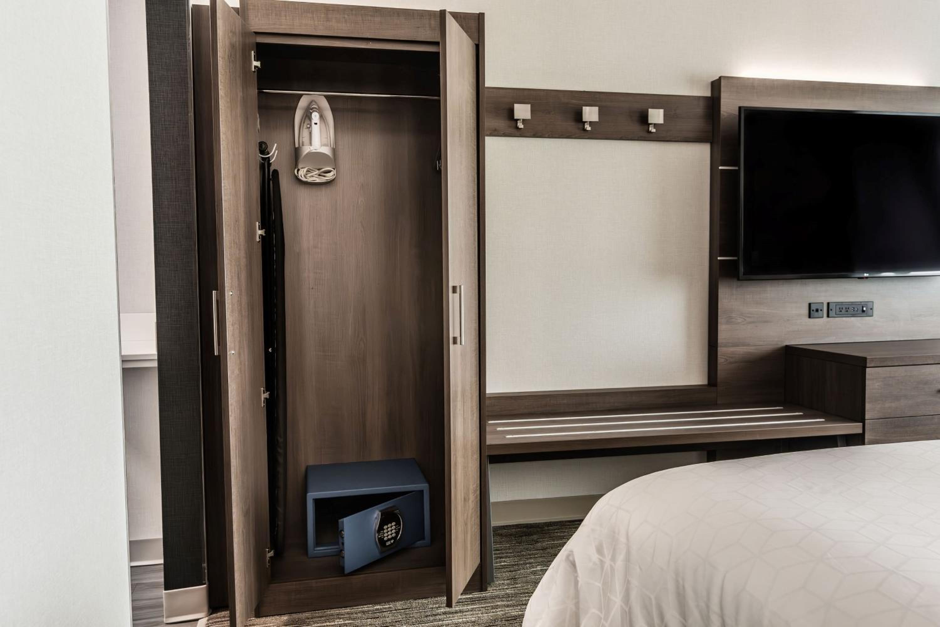 holiday inn express and suites welland an ihg hotel