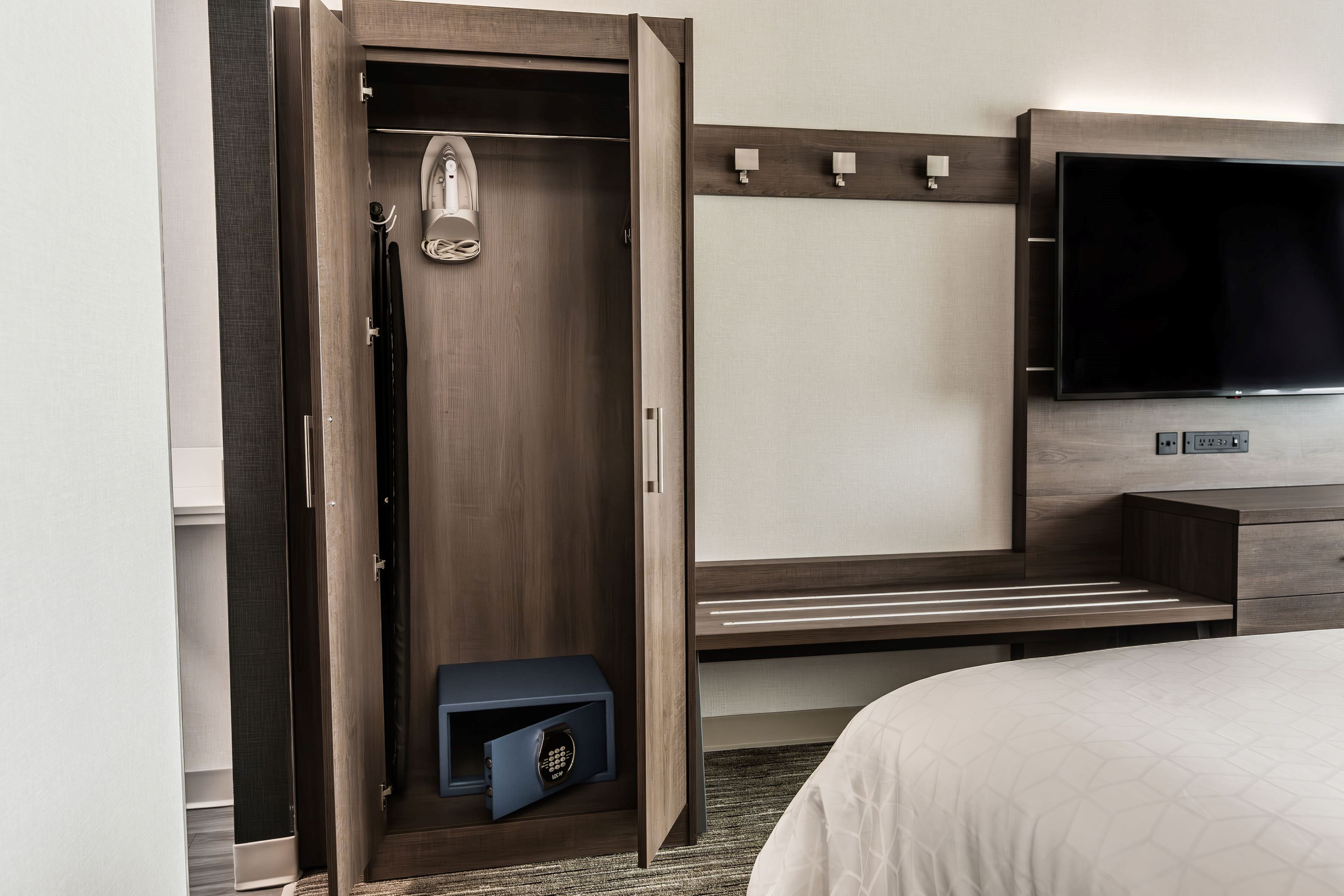 holiday inn express and suites welland an ihg hotel