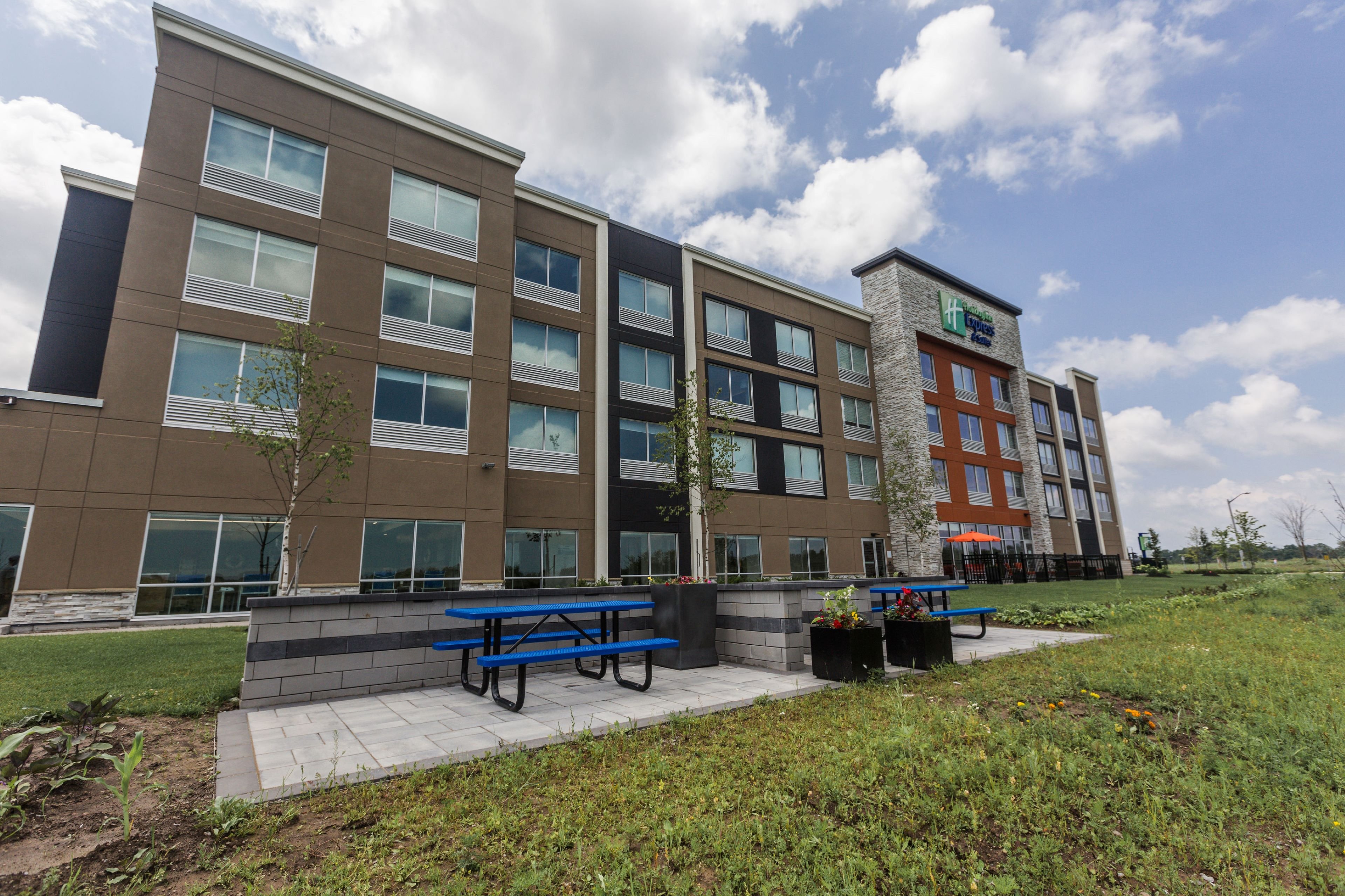 holiday inn express and suites welland an ihg hotel