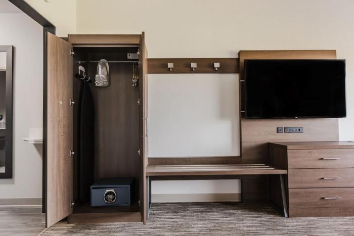 holiday inn express and suites welland an ihg hotel