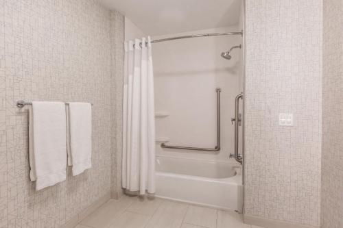 holiday inn express and suites welland an ihg hotel
