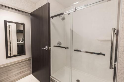 holiday inn express and suites welland an ihg hotel