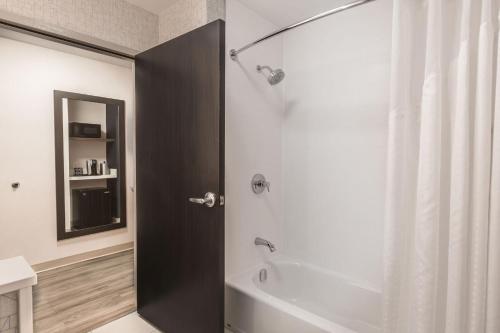 holiday inn express and suites welland an ihg hotel