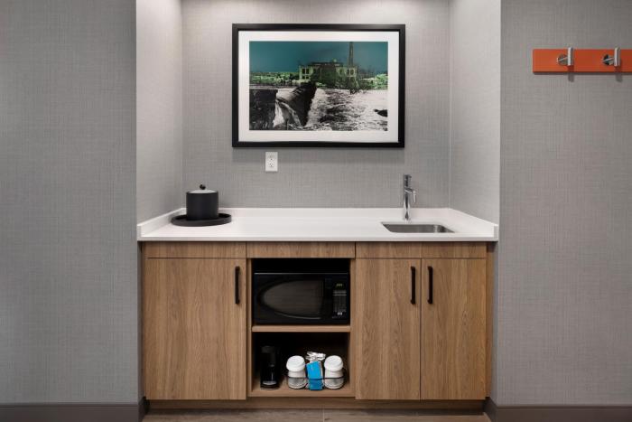 hampton inn and suites watertown boston