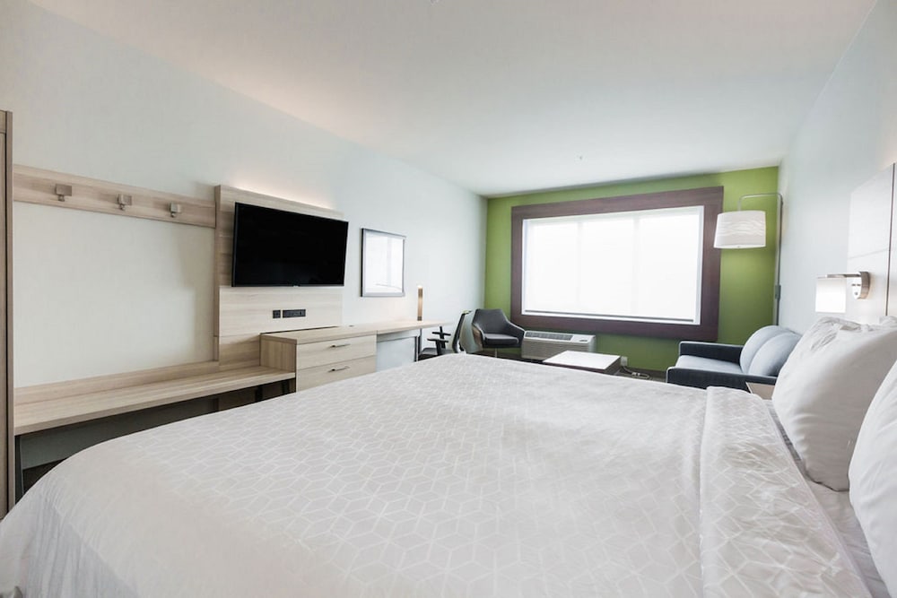 holiday inn express and suites edmonton n st albert
