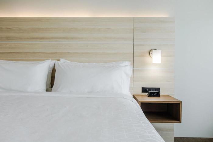 holiday inn express and suites edmonton n st albert