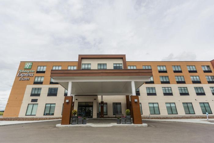 holiday inn express and suites edmonton n st albert