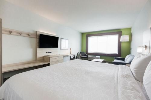 holiday inn express and suites edmonton n st albert