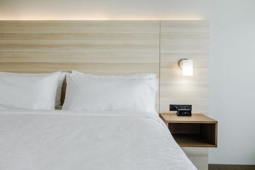 holiday inn express and suites edmonton n st albert