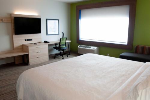 holiday inn express and suites edmonton n st albert