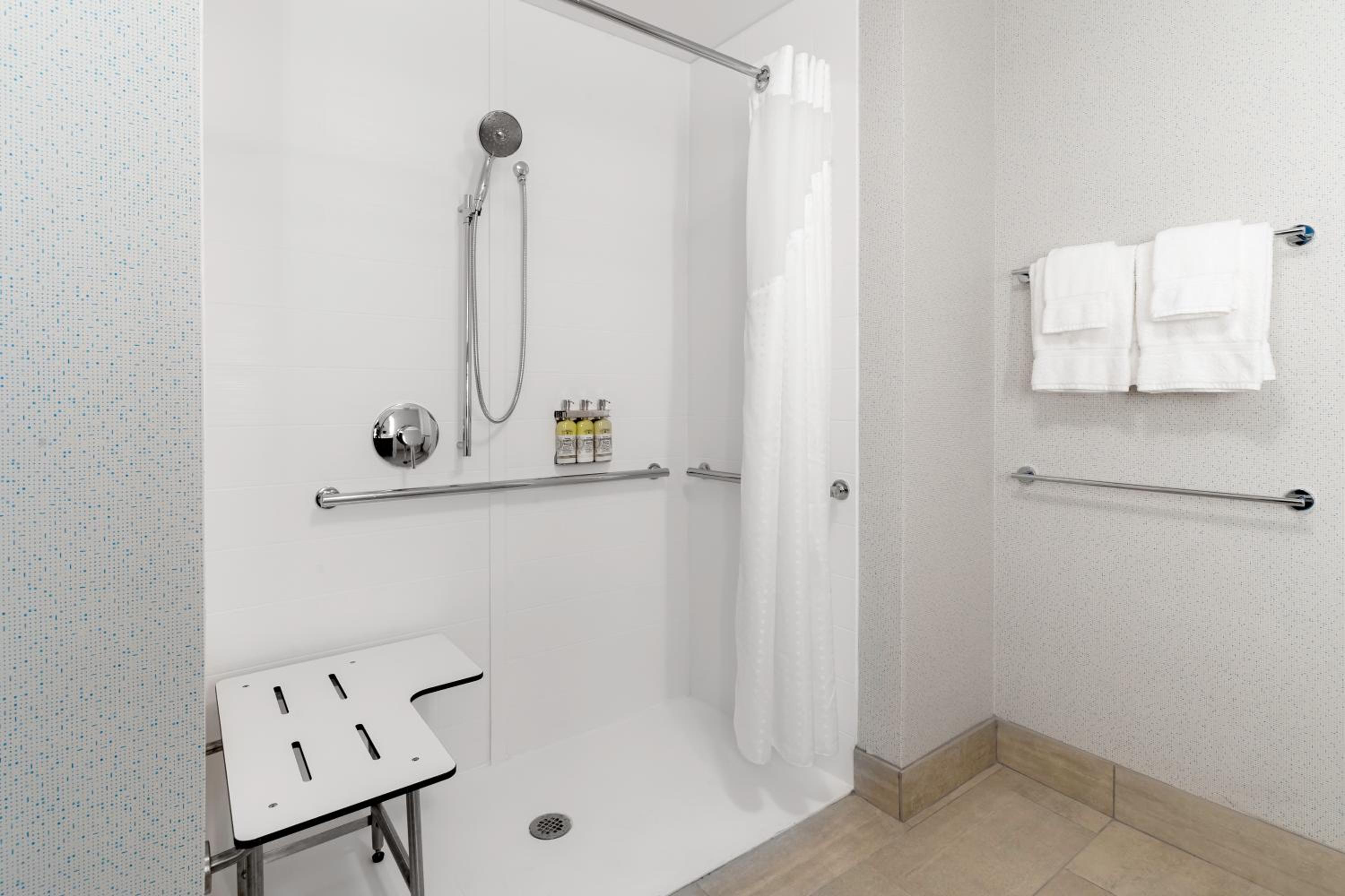 holiday inn express milwaukee west allis an ihg hotel