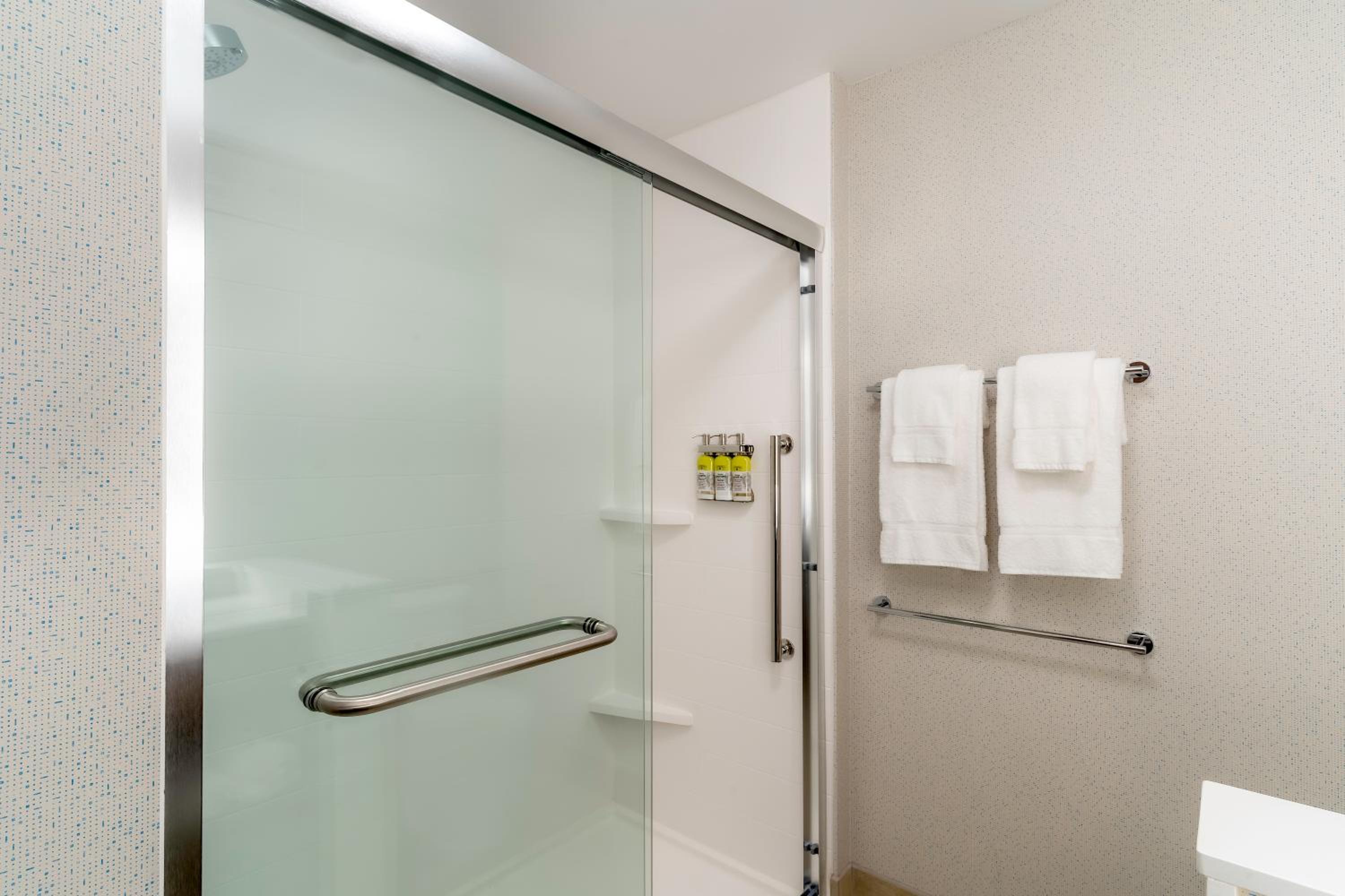 holiday inn express milwaukee west allis an ihg hotel
