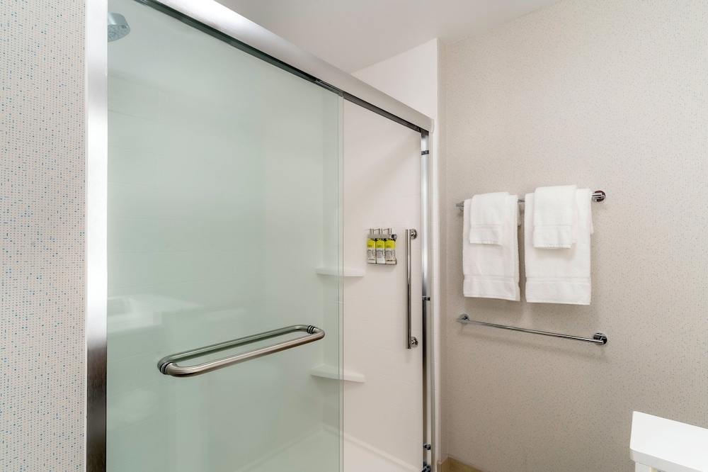 holiday inn express milwaukee west allis an ihg hotel