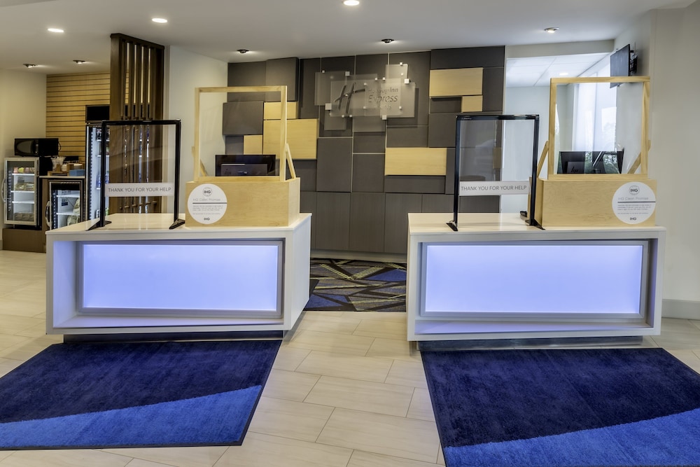 holiday inn express milwaukee west allis an ihg hotel
