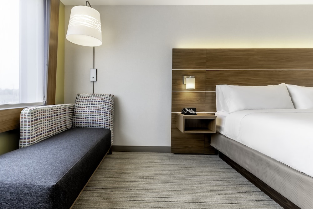 holiday inn express milwaukee west allis an ihg hotel