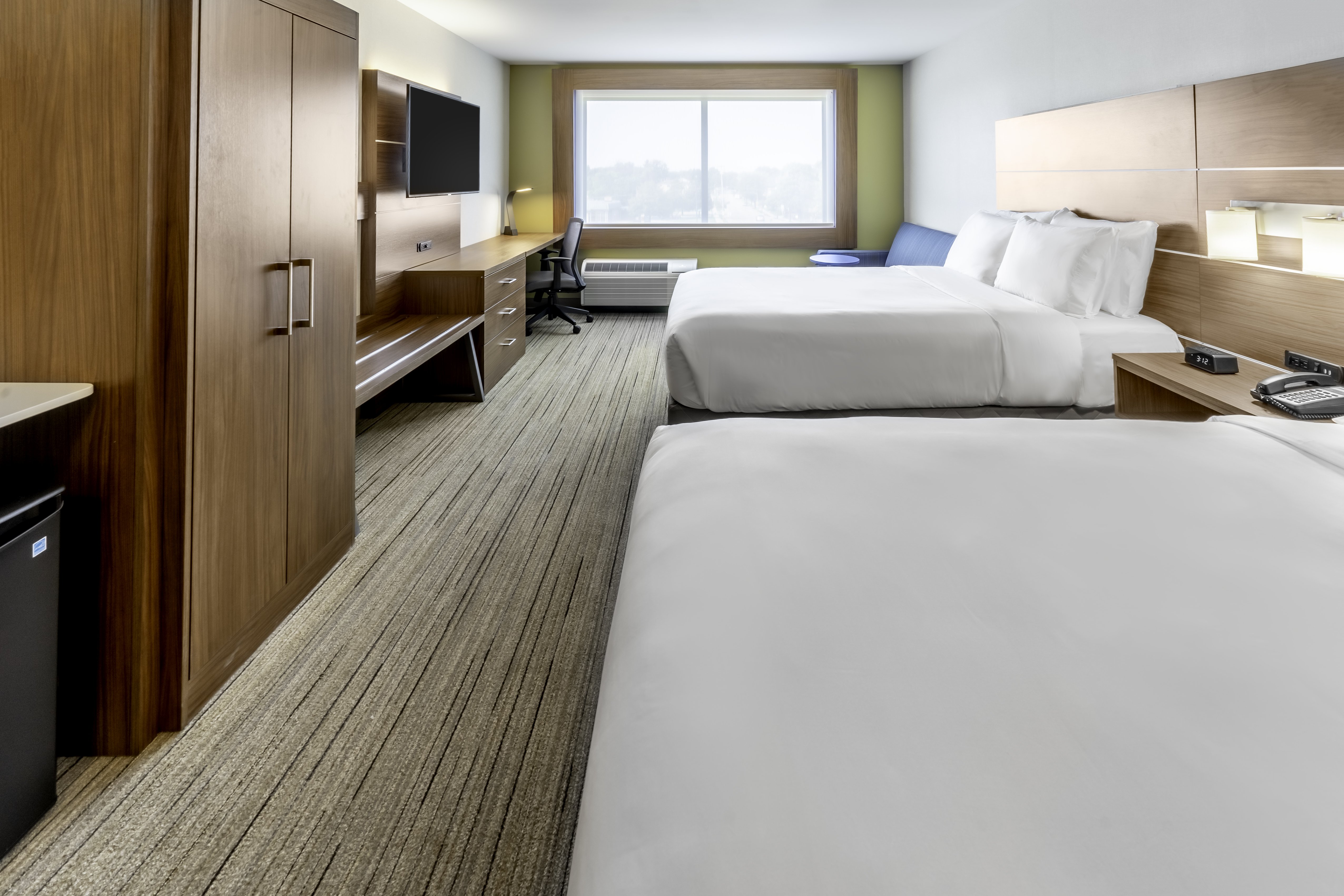 holiday inn express milwaukee west allis an ihg hotel