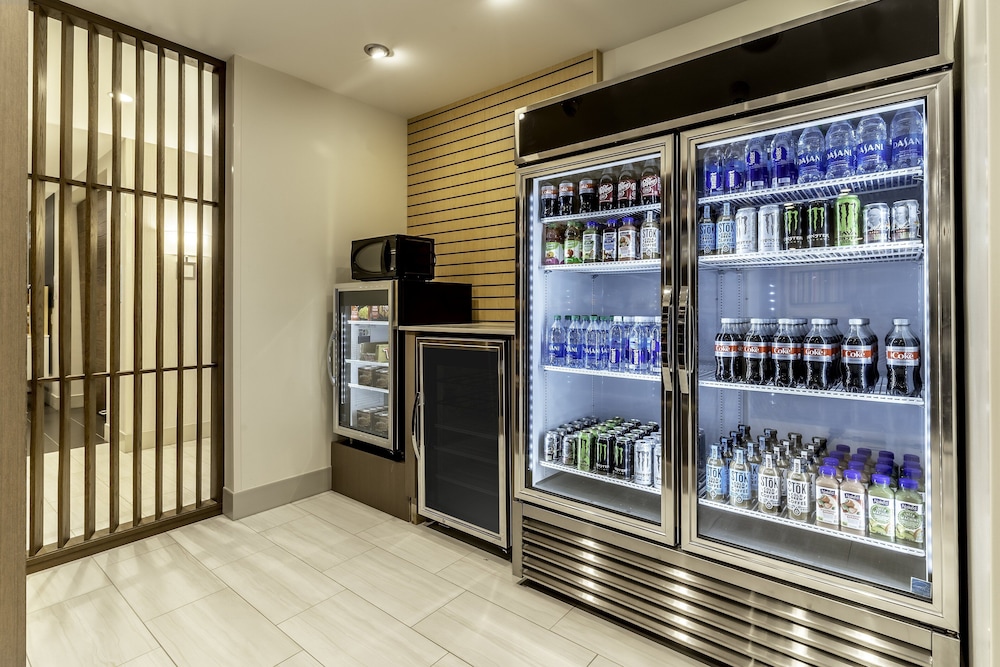 holiday inn express milwaukee west allis an ihg hotel