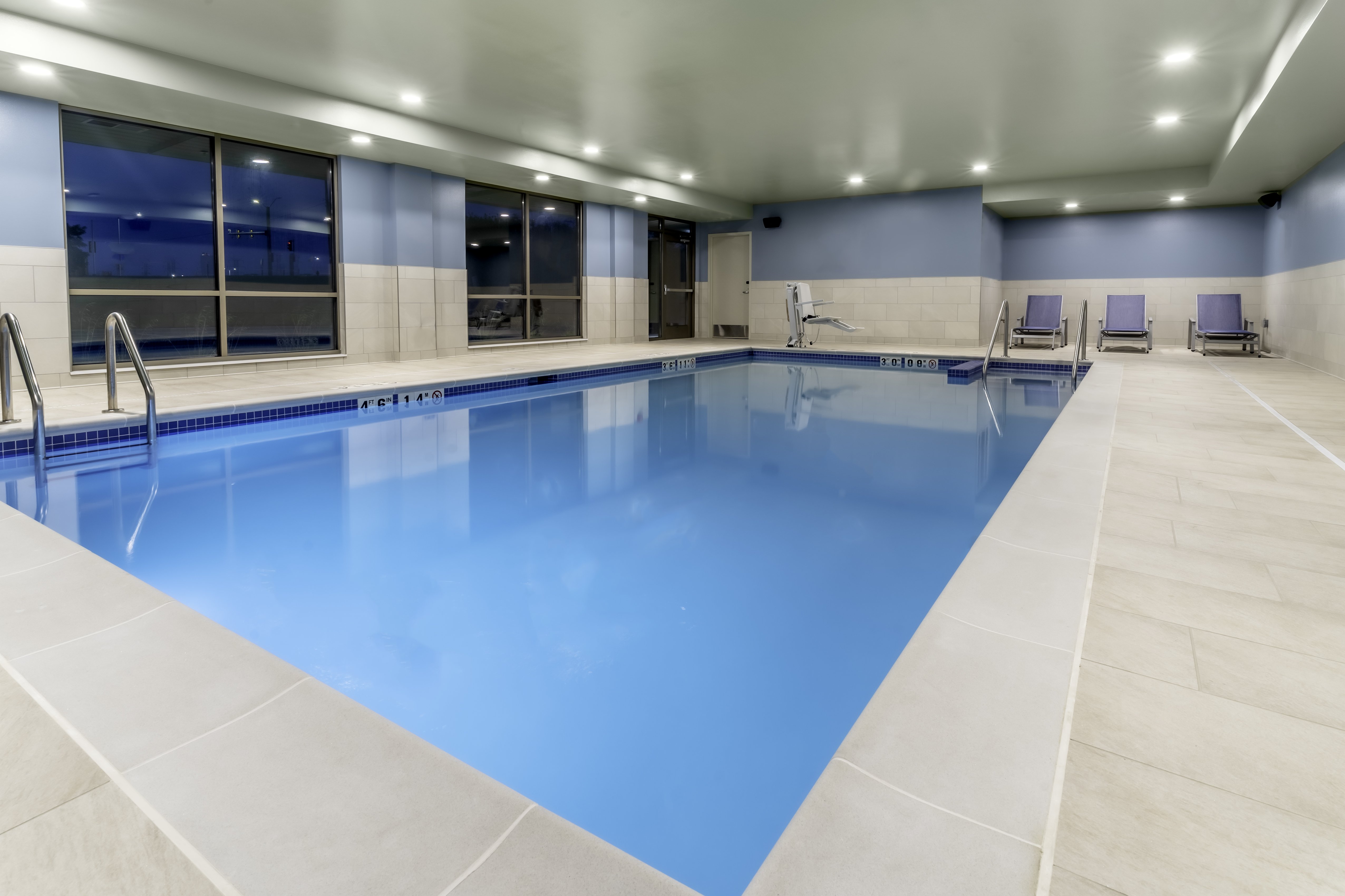 holiday inn express milwaukee west allis an ihg hotel