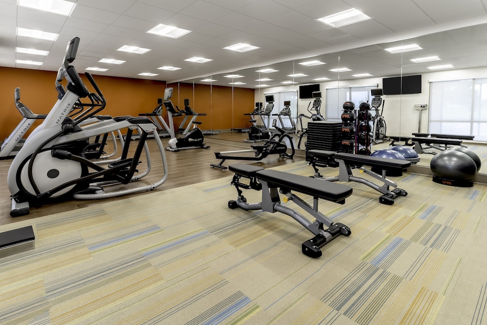holiday inn express milwaukee west allis an ihg hotel