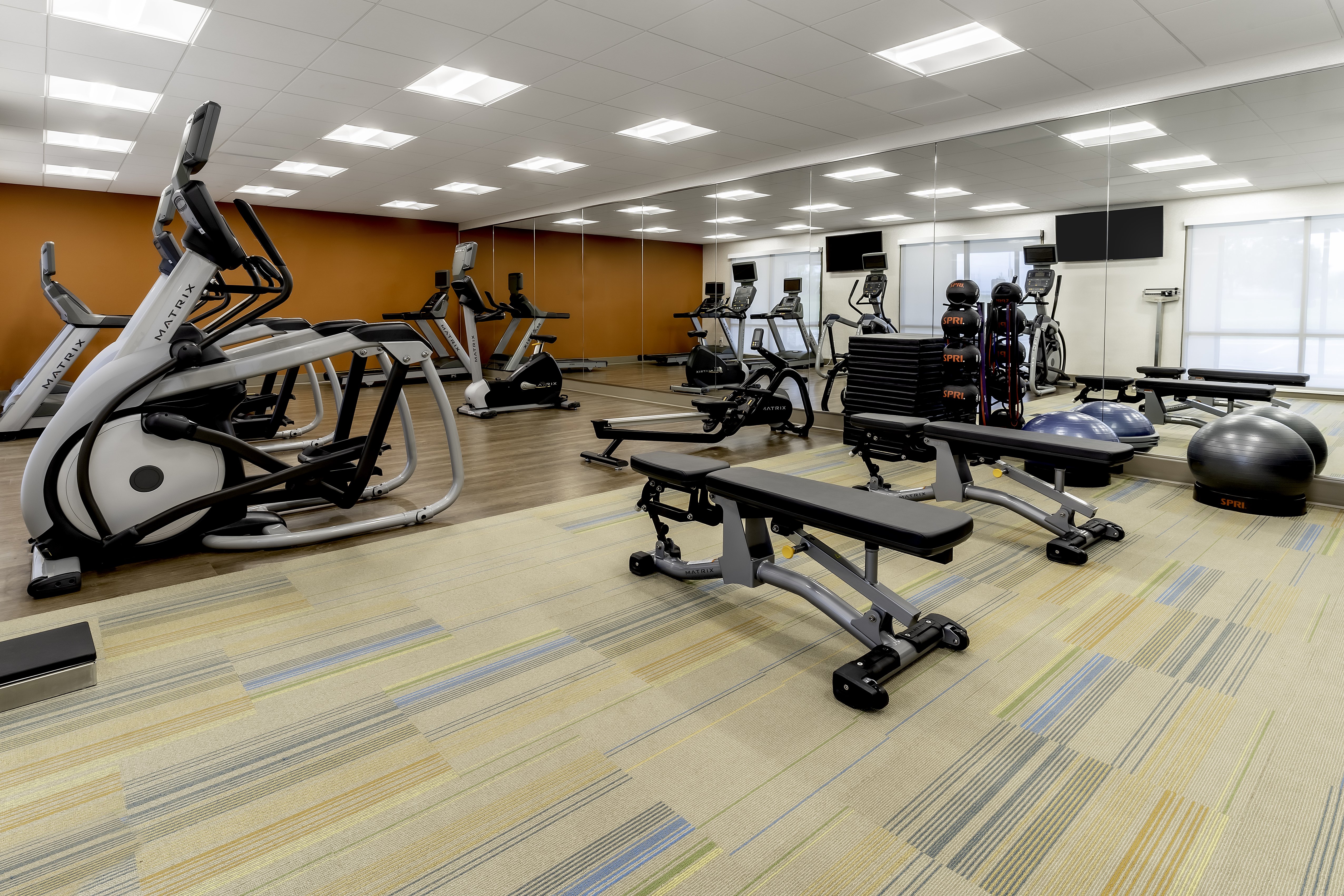 holiday inn express milwaukee west allis an ihg hotel